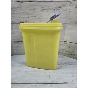 Vintage pale yellow Tupperware beverage buddy pitcher pour 792-7 793-3 564-6